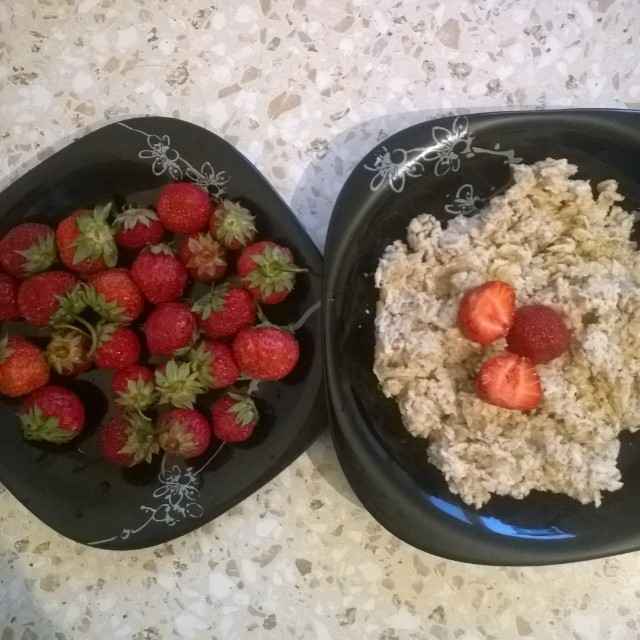 Oatmeal and strawberries